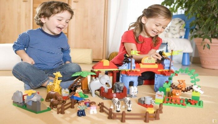 Có nên cho trẻ em dùng đồ chơi đã qua sử dụng không - ảnh minh họa 1