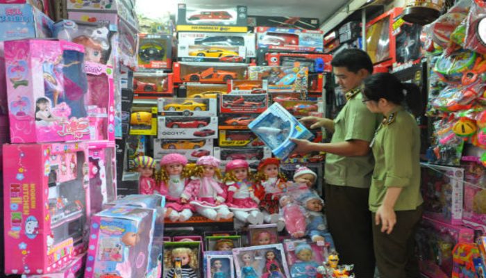 Nguy cơ tiềm ẩn ở đồ chơi trẻ em giá siêu rẻ - ảnh minh họa 2