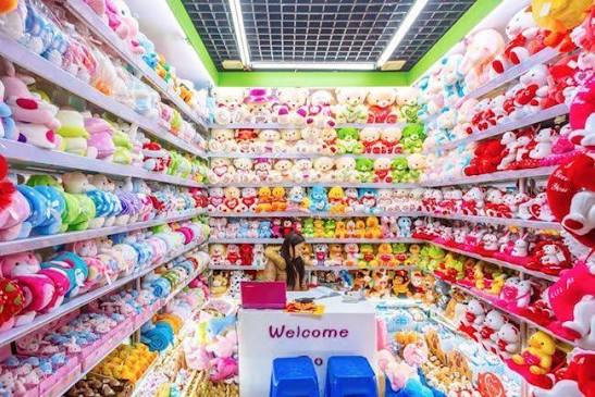 Shop thú bông và đồ chơi trẻ em nhiều màu sắc