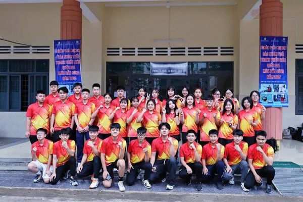 Review áo bóng chuyền tối ưu hiệu suất thi đấu: tiêu chí chọn trang phục cho đội phong trào