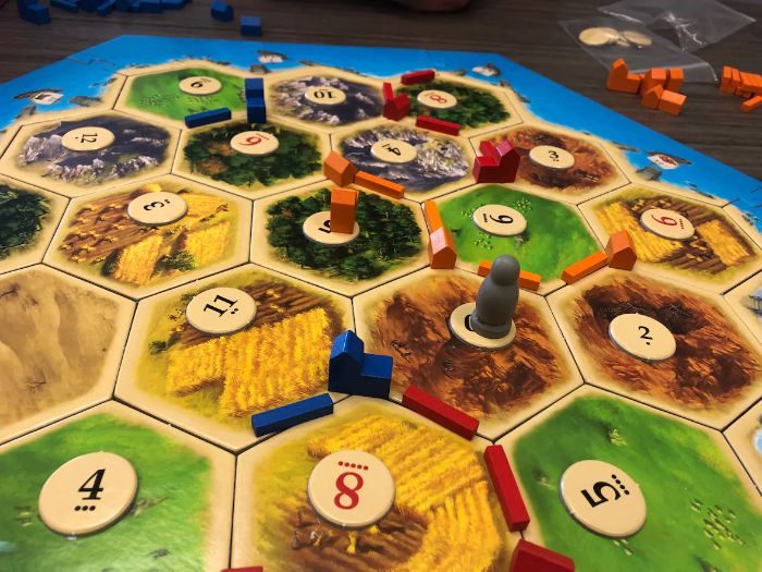 Mách bạn cách chơi The Settlers Of Catan Tiếng Anh