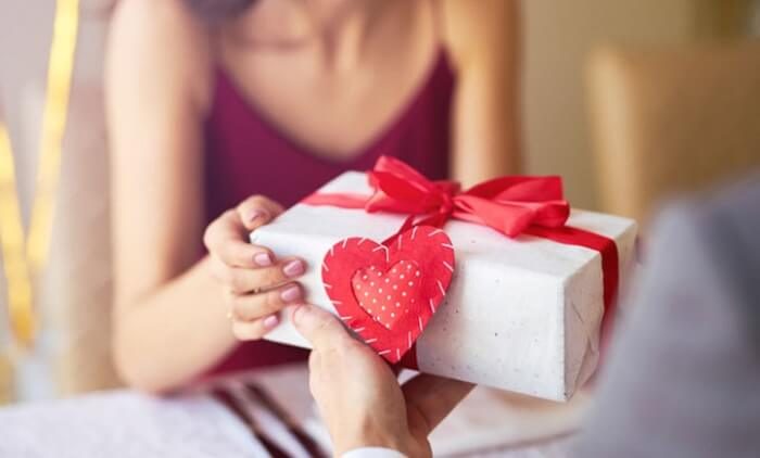 8 món quà nhỏ tặng bạn thân