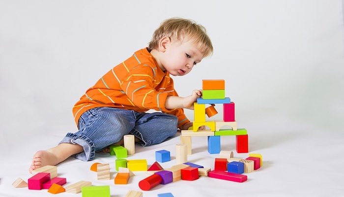 Đồ chơi trẻ em nên làm bằng chất liệu gì