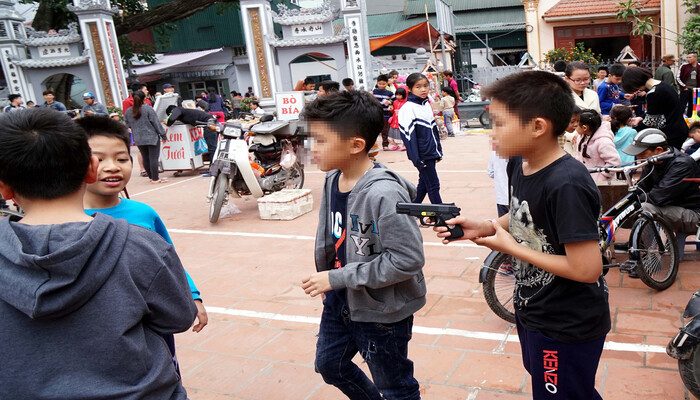Tác hại của những món đồ chơi bạo lực quá mức - ảnh minh họa 2