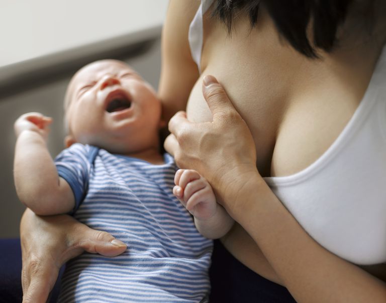 trẻ sơ sinh lười bú