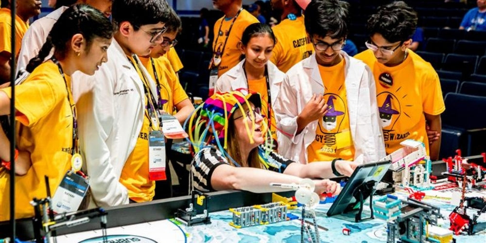 Các mùa giải STEM Robotics thường xoay quanh những vấn đề thực tế như năng lượng, môi trường, giao thông và đô thị