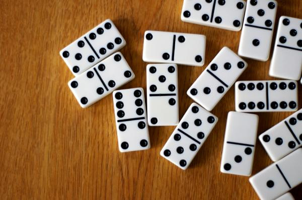 Domino là gì